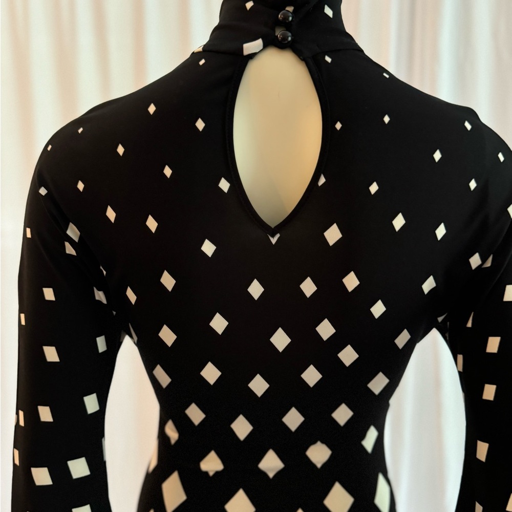 Truly unique retro 60s mini dress, batwing sleeves. Soft polyester. Stretchy. - Picture 5 of 8